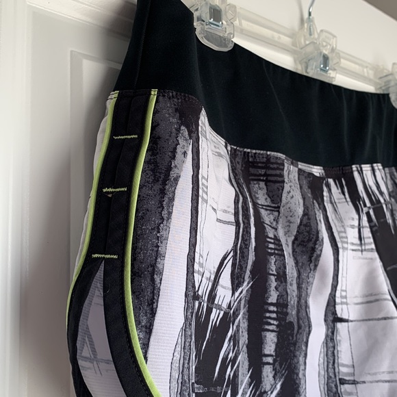 Medium ASICS shorts - Picture 2 of 9